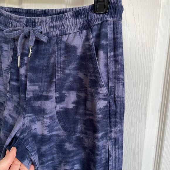 Athleta Farallon Printed Joggers (Inversion Medieval Violet) - 0 - Picture 6 of 10